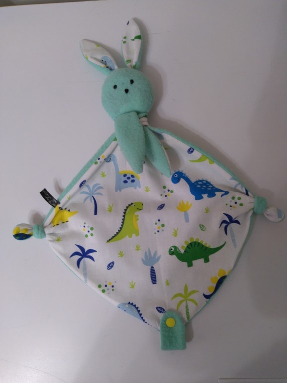 Doudou lapin vert, dinosaures