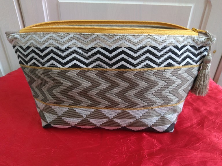 Trousse de toilette "géométrie taupe" grand modèle
