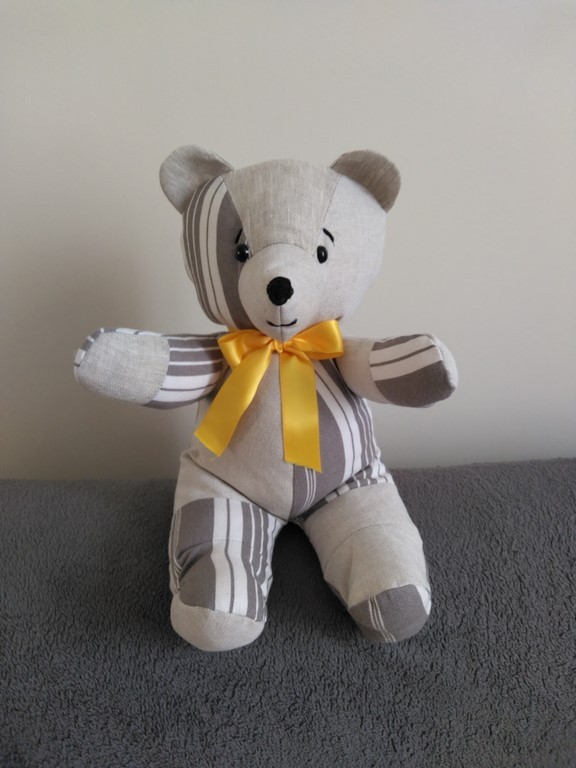 Nounours assis noeud jaune