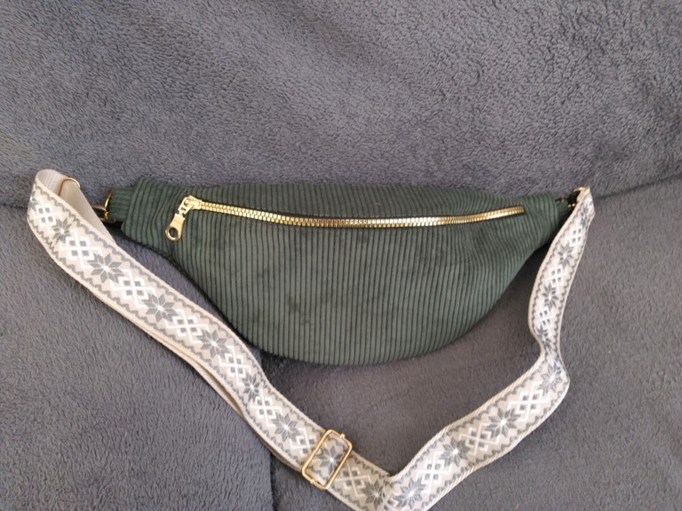 Sac banane velours côtelé vert