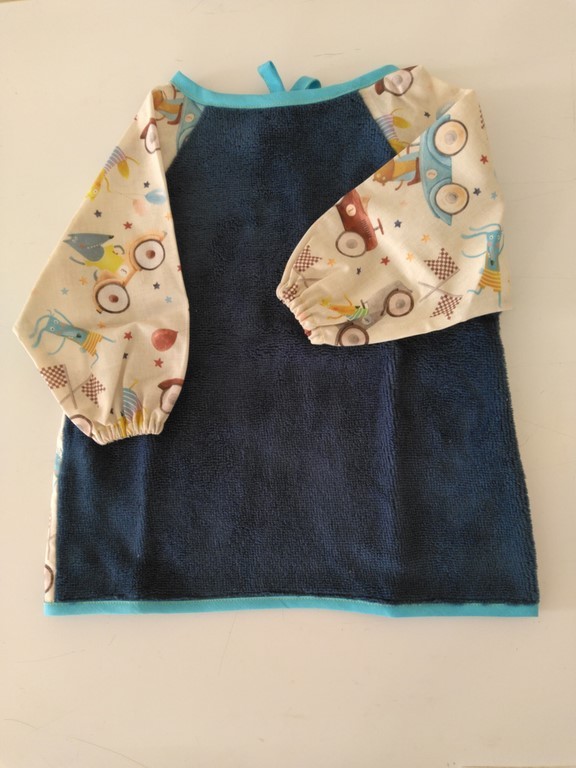 Bavoir tablier bleu imprimé voitures 6/18 mois