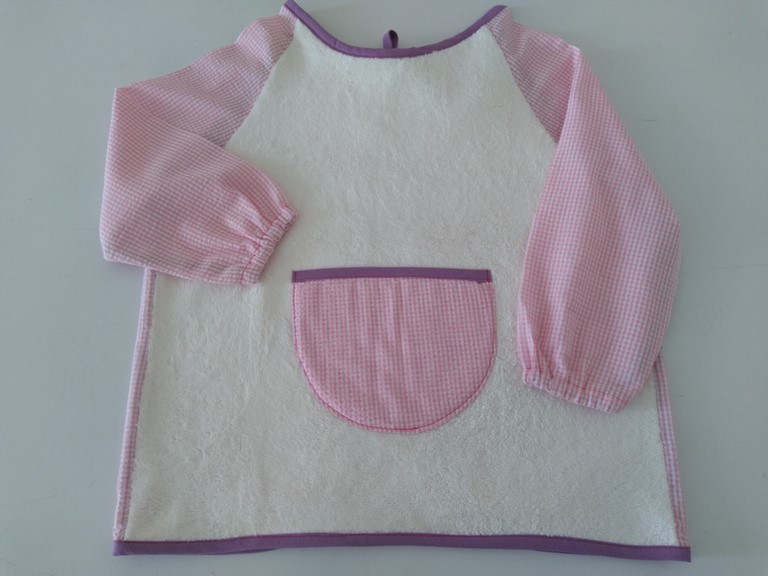 .Bavoir tablier rose et écru