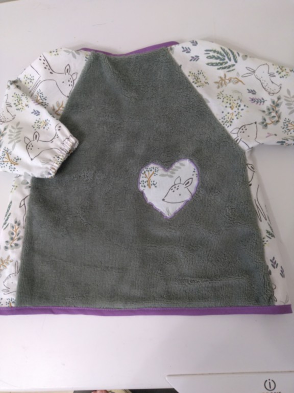 Bavoir tablier vert et mauve 6/18 mois