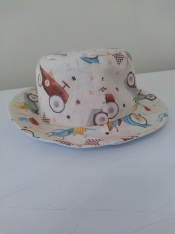 Bob réversible imprimé voitures