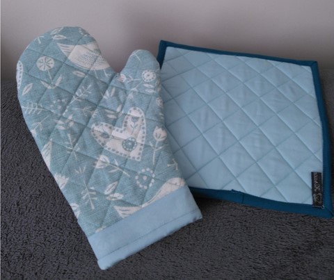 Manique et gant de cuisine bleu