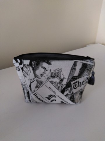 Trousse de toilette cinéma noire et grise modèle intermédiaire