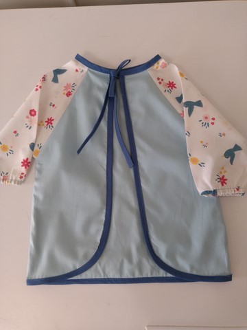 Bavoir tablier bleu, coton imprimé oiseaux bleus 6/18 mois