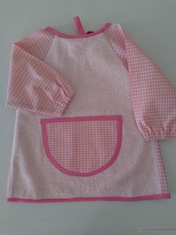 Bavoir tablier rose, coton vichy rose 6/18 mois