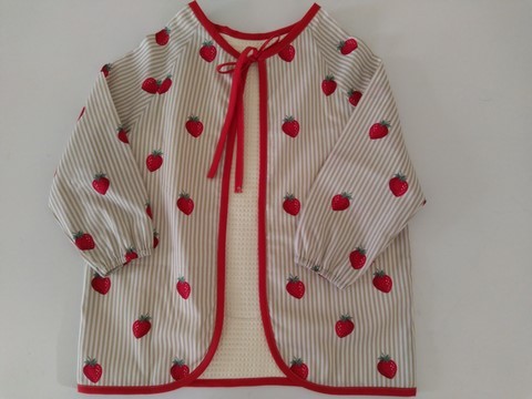 Bavoir tablier écru, coton imprimé rayures lin et fraises 2/5 ans