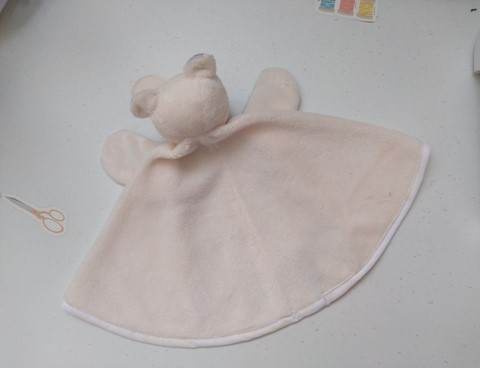 Doudou marionnette écru, feuillage blanc et vert