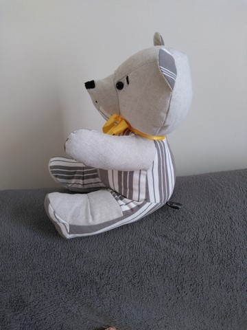 Nounours assis noeud jaune