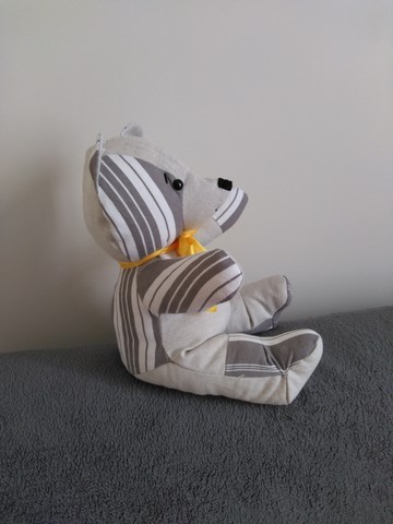 Nounours assis noeud jaune