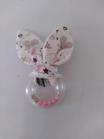 Hochet oreilles de lapin écru imprimé petites souris