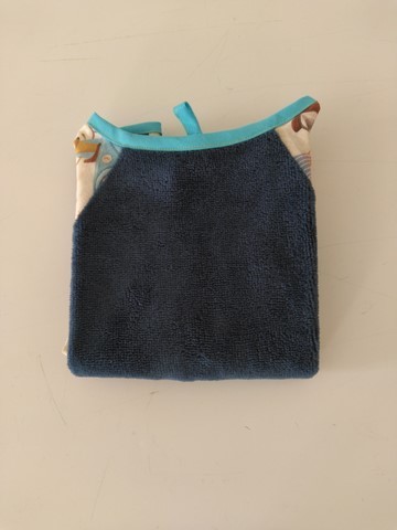 Bavoir tablier bleu imprimé voitures 6/18 mois