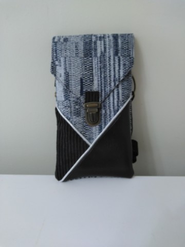 Pochette de téléphone chinée bleue