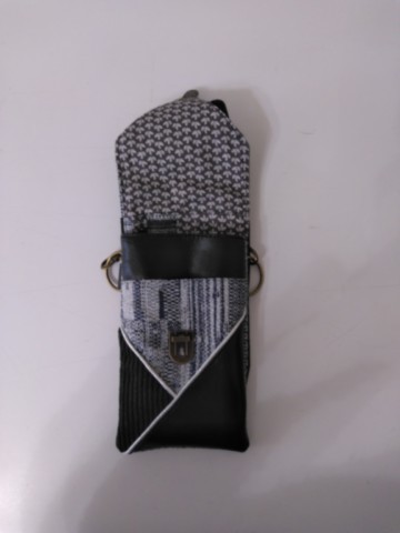 Pochette de téléphone chinée bleue