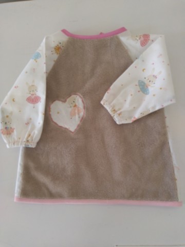 Bavoir tablier beige souris 6/18 mois