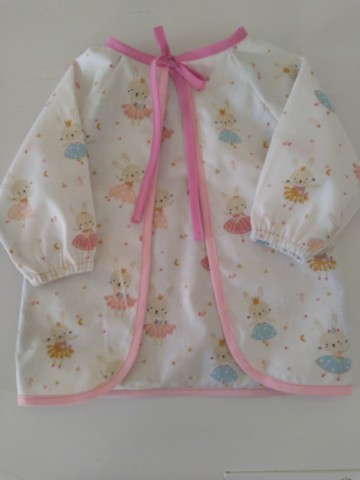 Bavoir tablier beige souris 6/18 mois