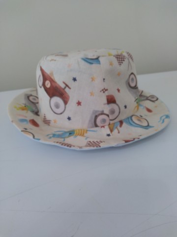 Bob réversible imprimé voitures